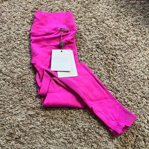 NWT pink bombshell leggings
